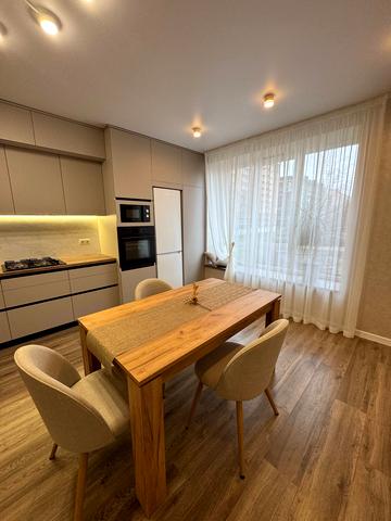 Старокостянтинівське шосе, 20/8