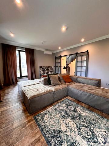 набережна, 7