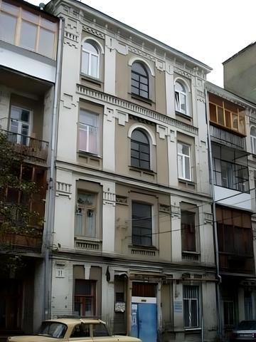 Межигірська вул., 32