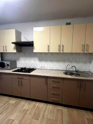 Академіка Янгеля вул., 4