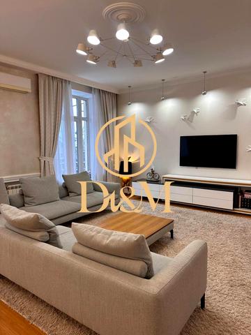 Заньковецької вул., 8