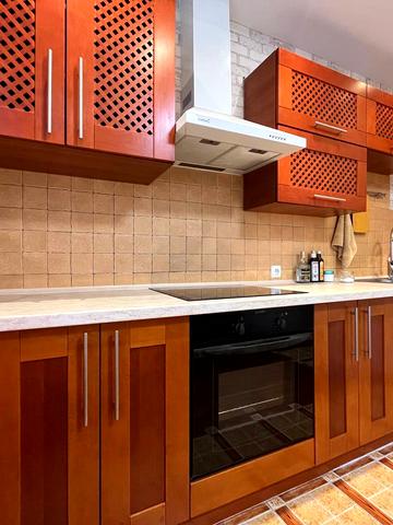 Миколи Лаврухіна вул., 16