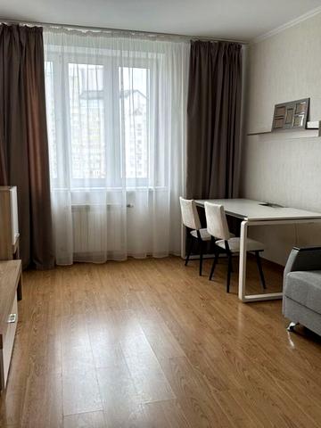 Дніпровська набережна вул., 23