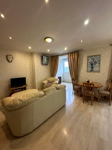 Зоопаркова вул., 2