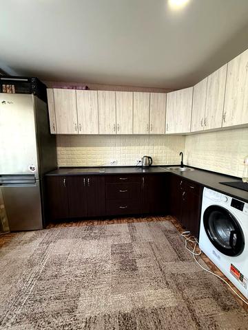 Космонавтів вул., 120