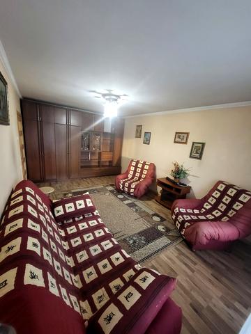 Василя Симоненка вул. (), 1