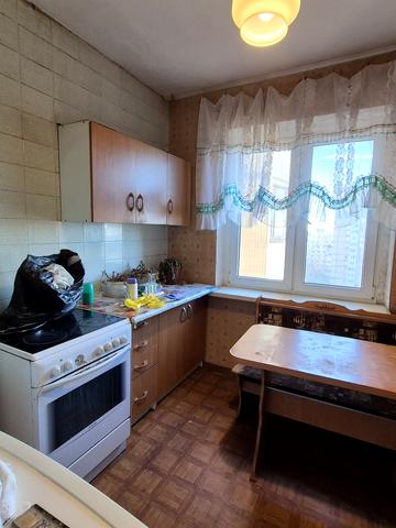 Парусна вул. (Героїв Сталінграду), 8