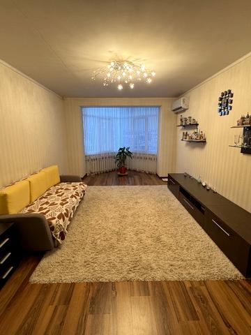 Хмельницька вул., 10