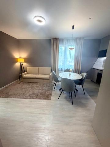 Літературна вул., 10