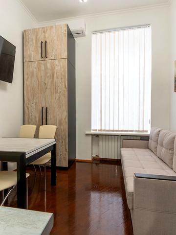 Музейний пров., 8-Б