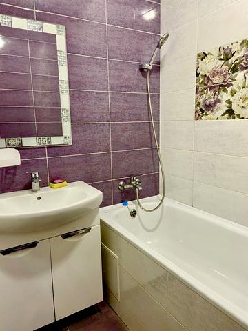 Зоряна вул., 6