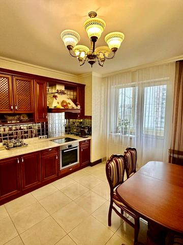 Олександра Мишуги вул., 12