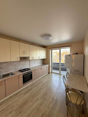 Юрія Гагаріна вул., 10