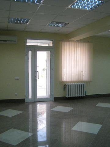 Новосільська вул., 12