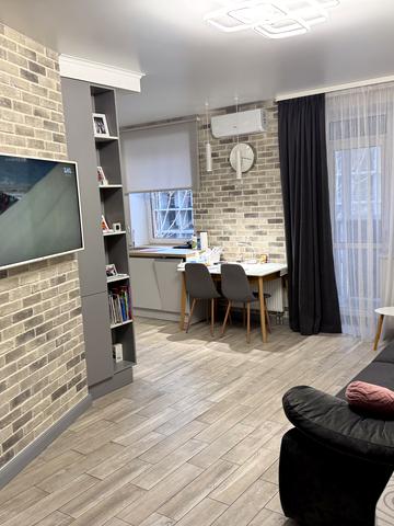 Академіка Лебедєва вул., 1/7