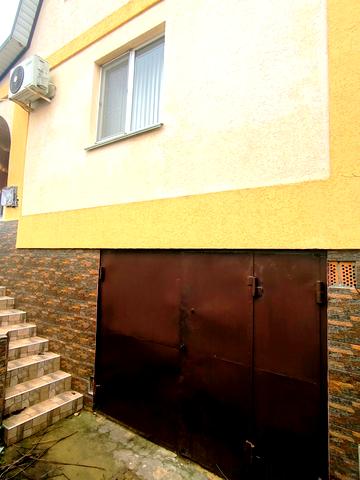 Центральна, 1