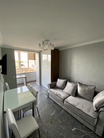 Хотинська вул., 12