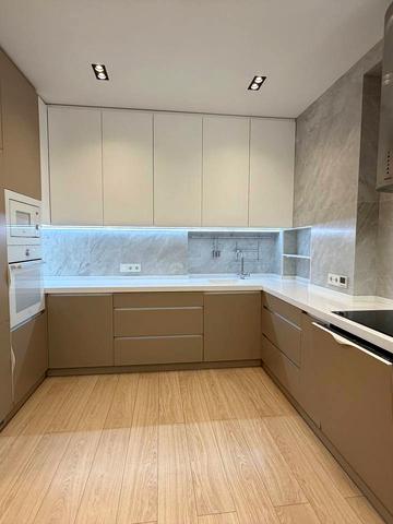 Валерія Лобановського просп. (Червонозоряний), 4-Б