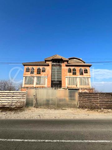 Квітнева, 111