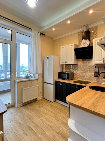 Кирило-Мефодіївська вул., 2