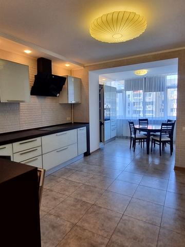 Добровольців вул. (Маршала Говорова), 8а