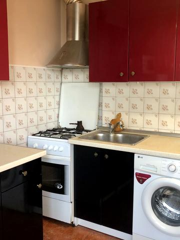 Оболонська пл. (Дружби Народів СРСР), 1