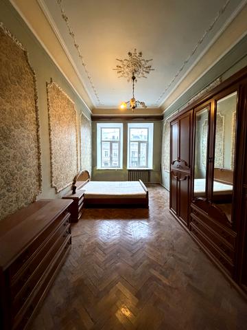 Базарна вул., 27