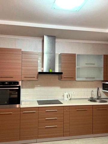 Ревуцького вул., 9