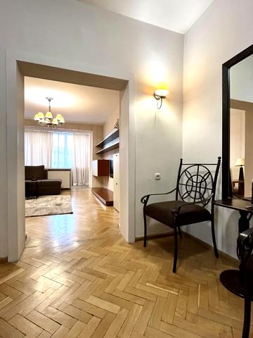 Дарницький бульв., 1