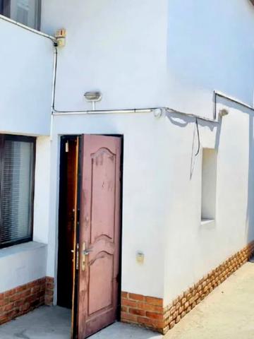 Довженка вул., 7