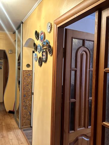 Коновальця вул., 11