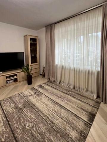 Коновальця вул., 15