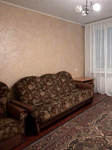 Космонавтів вул., 8а