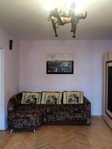 Медової Печери вул. (), 9