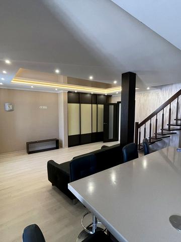 Володимира Івасюка вул., 7