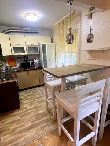 Братів Дужих вул. (Володимира Комарова), 22а