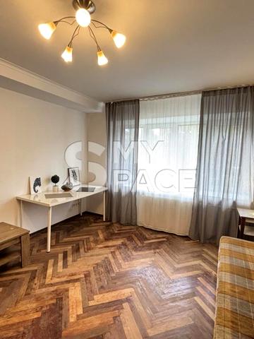 Авіаконструктора Антонова вул., 43