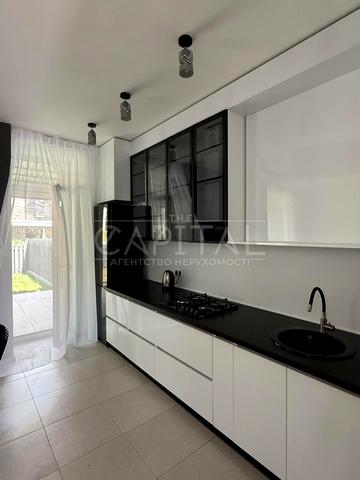 Євгена Коновальця вул., 49