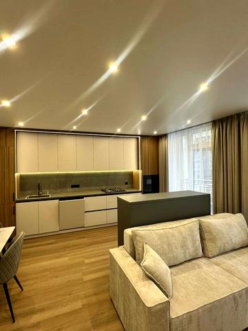 Героїв Миколаєва вул., (Будинок 6)