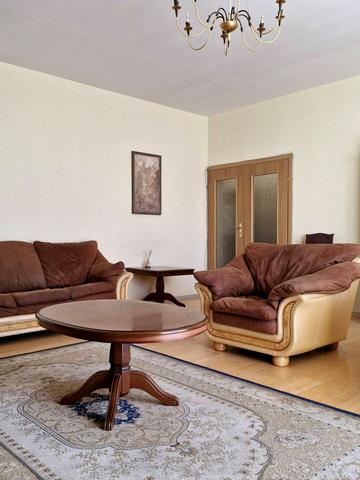 Дмитрівська вул., 56-Б