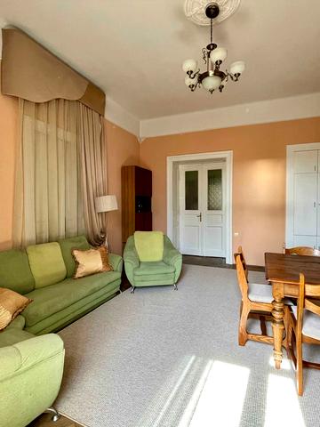 Пекарська вул., 1