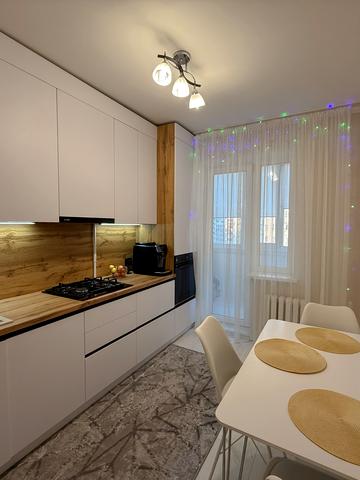 Євгена Коновальця вул., 10