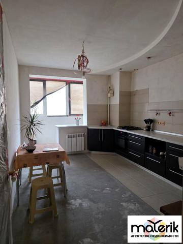 Академіка Сахарова вул., 36