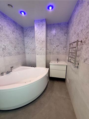 Полтавська вул., 1