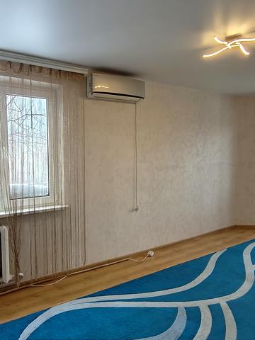 Космонавтів вул., 8а