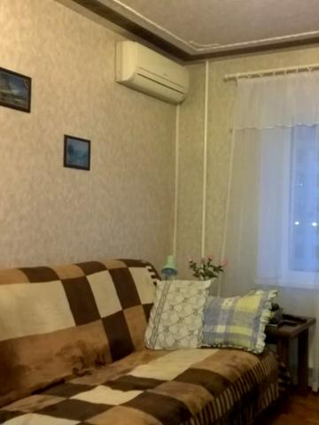 Вячеслава Чорновола вул., 10