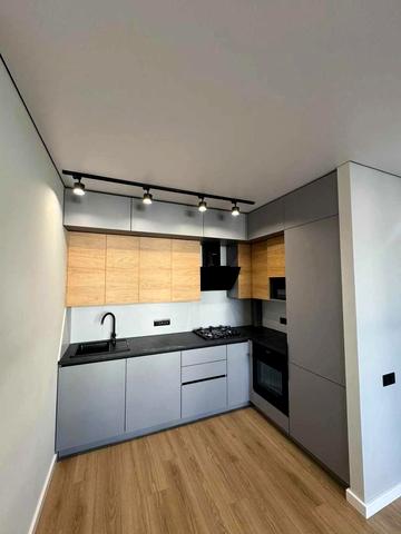 Героїв Майдану вул., 15