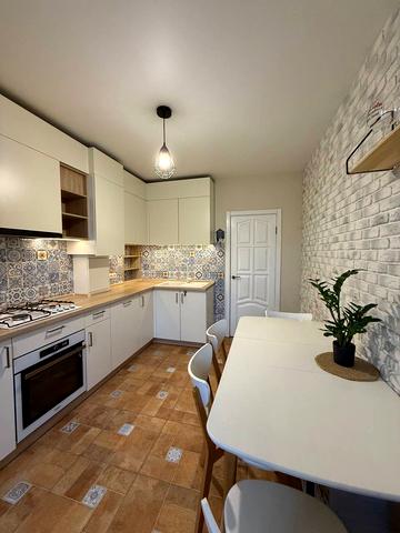 Лесі Українки бульв., 8