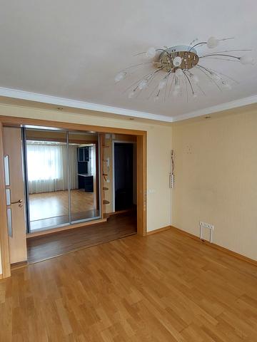 Олімпійська вул., 18