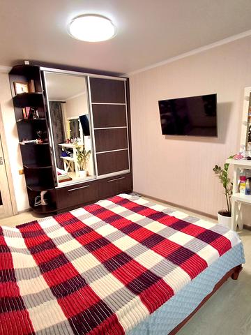 Новозаводська вул., 6